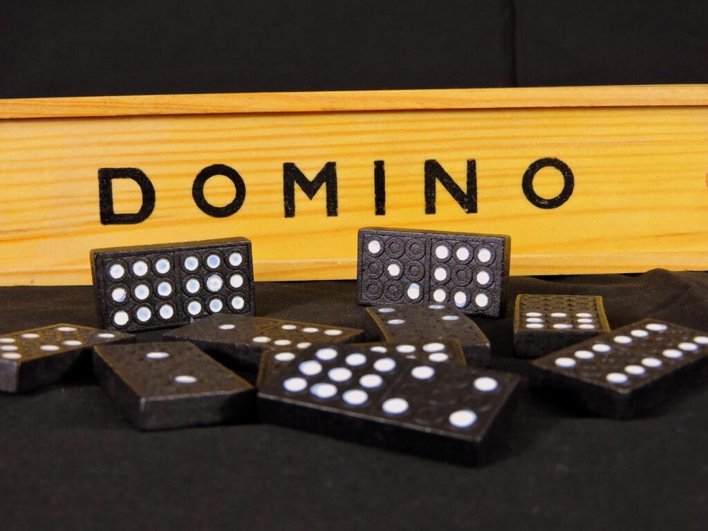 Domino säännöt