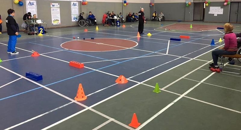 Pelikenttä ja välineet